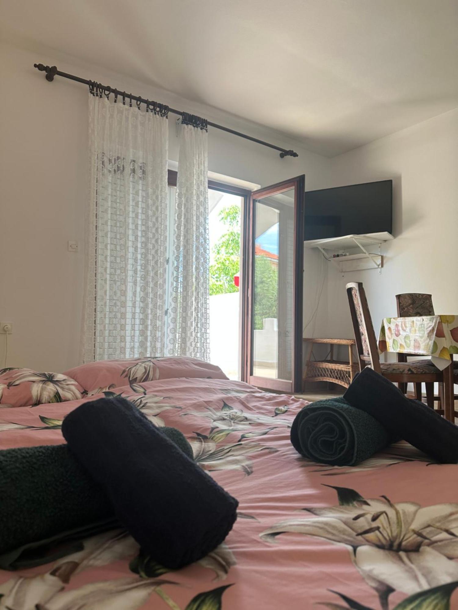Apartmani Marko Novalja Exterior foto